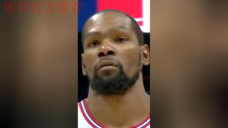 杜兰特干拔中距离被布朗犯规，裁判回看后追加一级恶意